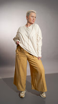Palazzo Pants in Gold Sand, gestylte Ansicht